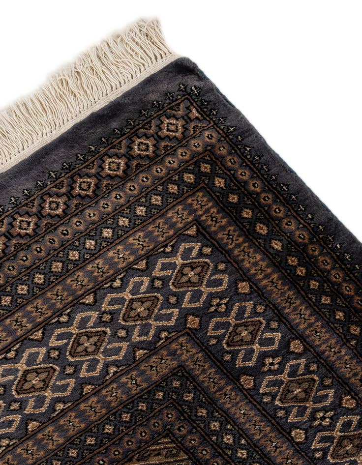 Detail image of  6' 8 x 9' 11  Hand Knotted Sarough Oriental Rug