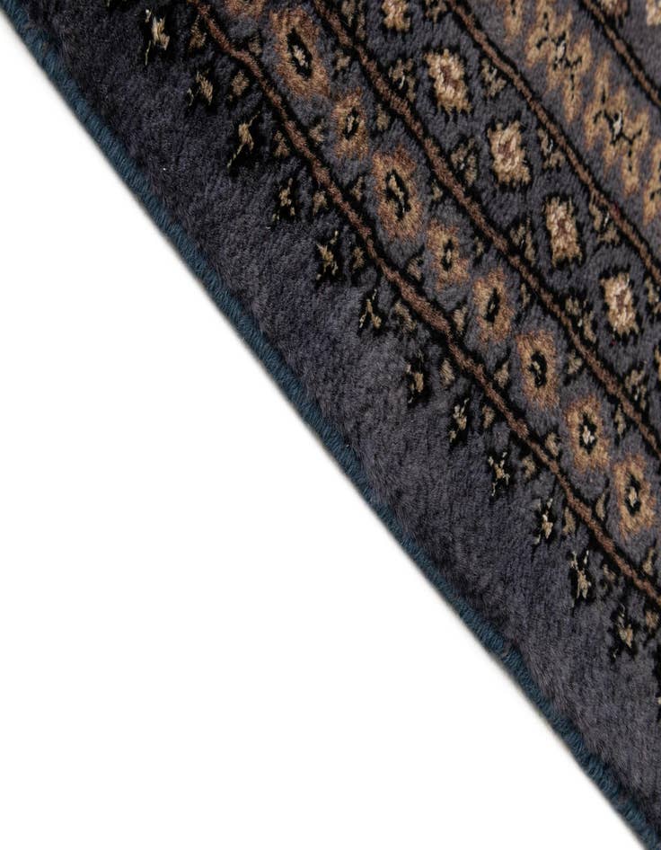 Detail image of  6' 8 x 9' 11  Hand Knotted Sarough Oriental Rug