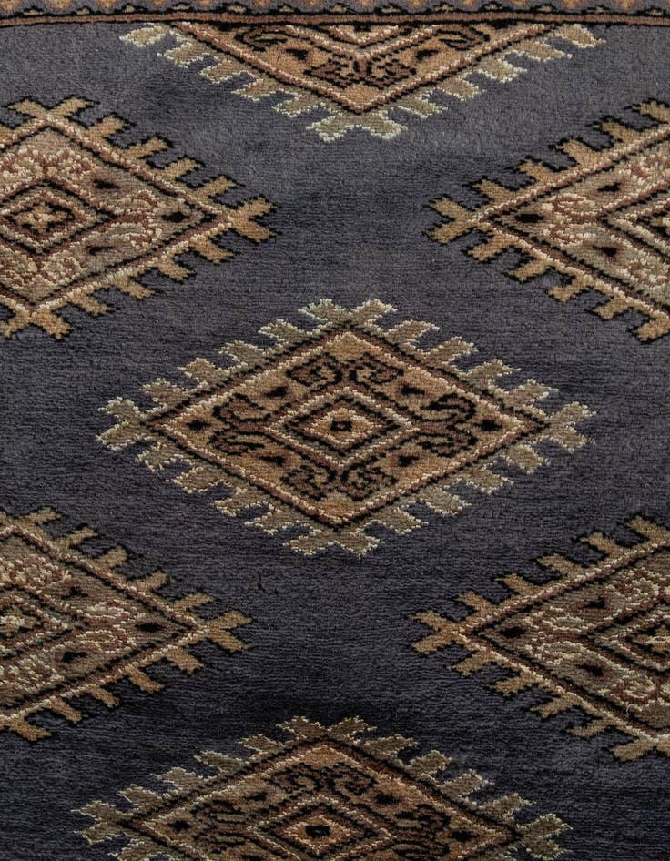 Detail image of  6' 8 x 9' 11  Hand Knotted Sarough Oriental Rug