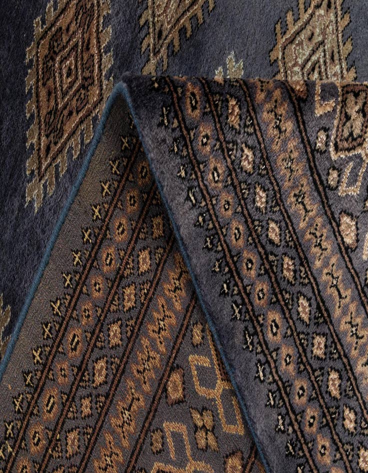 Detail image of  6' 8 x 9' 11  Hand Knotted Sarough Oriental Rug