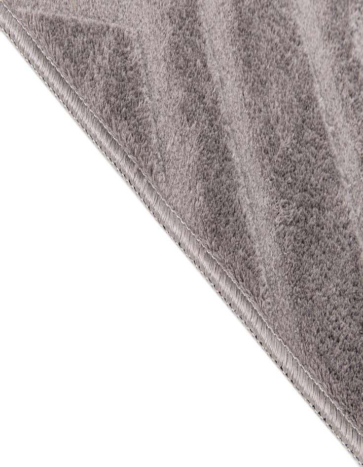 Detail image of  4' 10 x 7' 2 Theia Rug