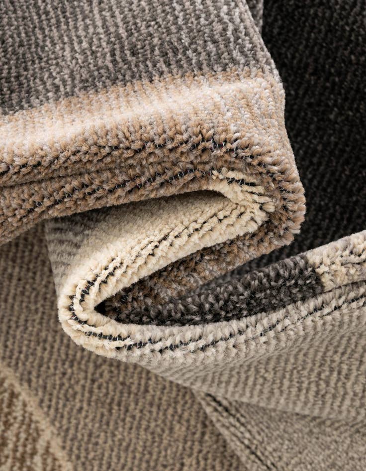 Detail image of  4' x 6'  Washable Theia Rug