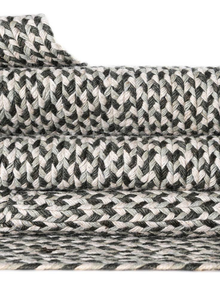 Detail image of  4' 1 x 6' 1  Hand Tweed Braided Jute Rug