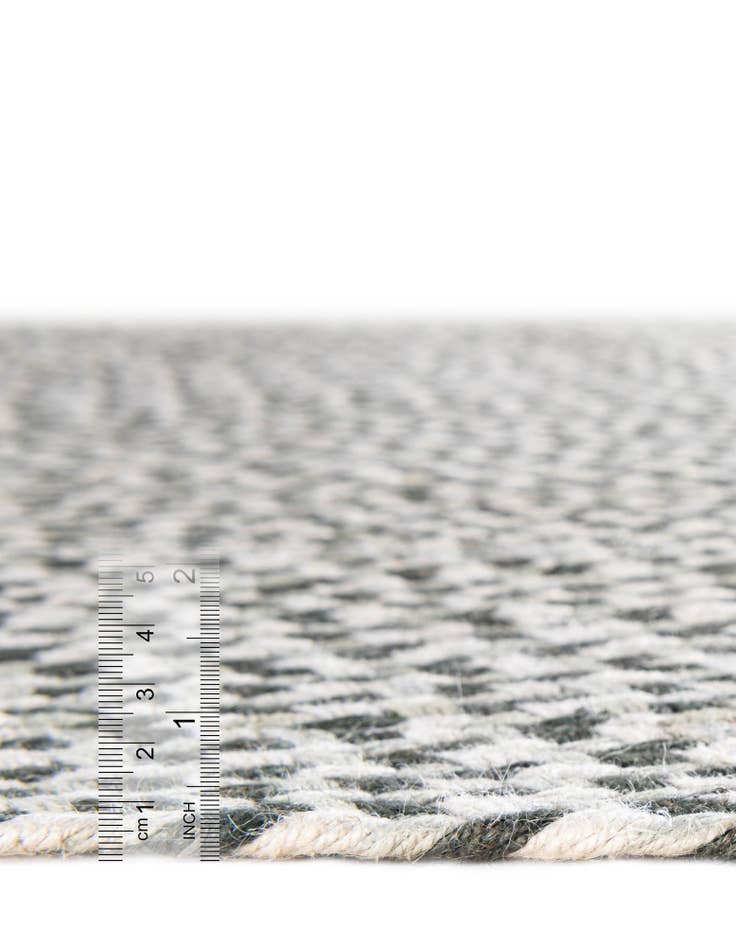 Detail image of  4' 1 x 6' 1  Hand Tweed Braided Jute Rug