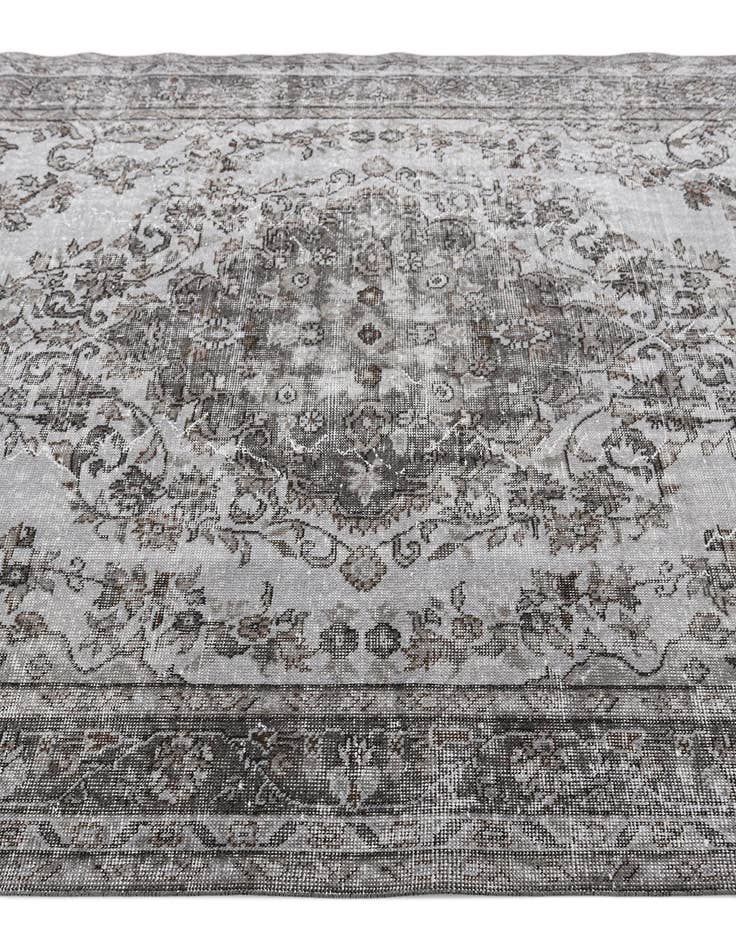 Detail image of  6' x 9' 6 Ultra Vintage Wool Rug