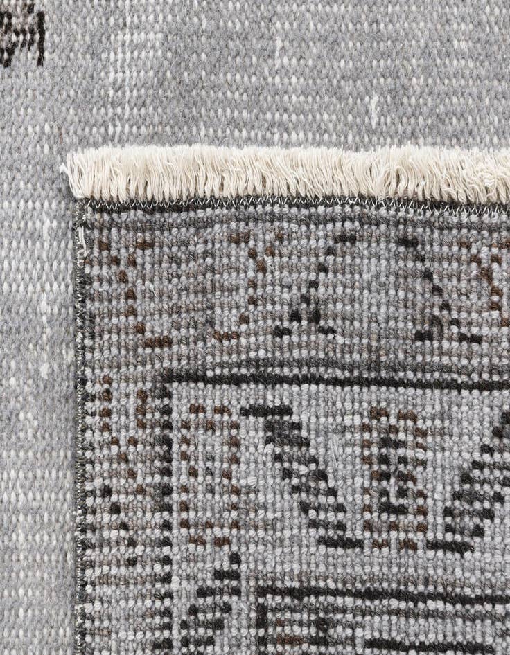 Detail image of  6' x 9' 6 Ultra Vintage Wool Rug