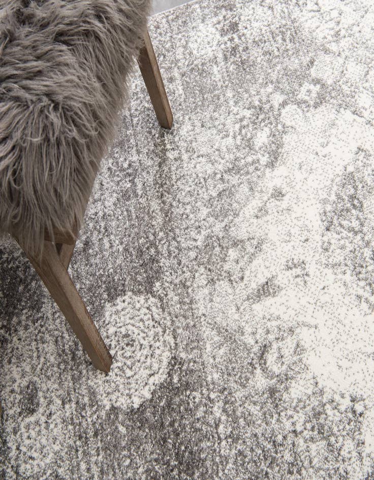 Detail image of  5' x 8' Veneto Rug