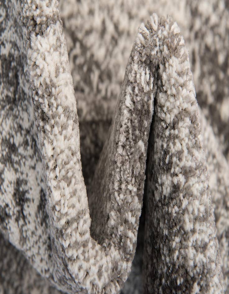 Detail image of  5' x 8' Veneto Rug