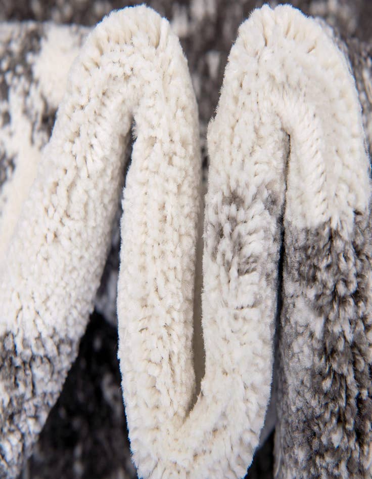 Detail image of  2' x 3' Veneto Rug