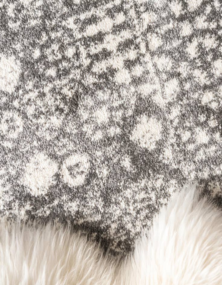 Detail image of  2' x 3' Veneto Rug