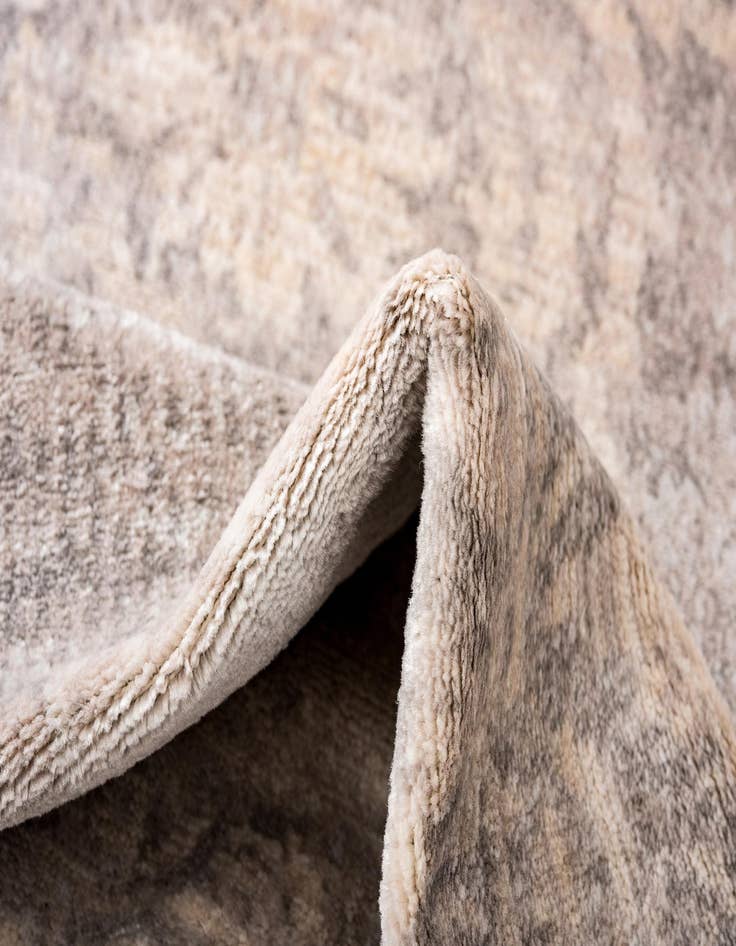 Detail image of  4' x 6' Victoria Rug