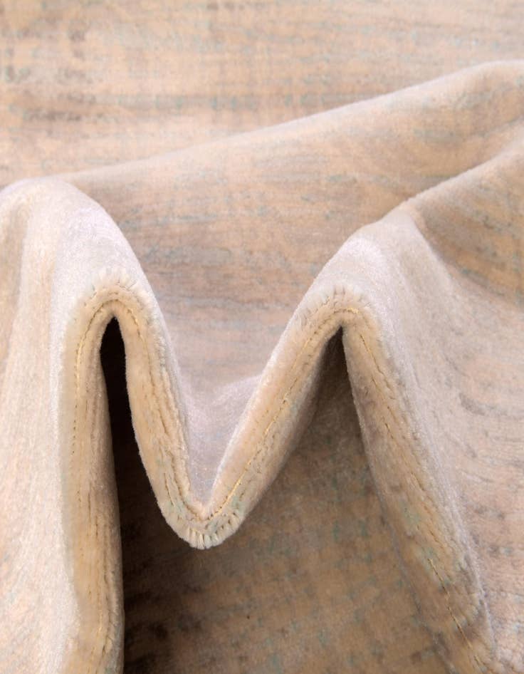 Detail image of  2' 2 x 3' Victoria Rug