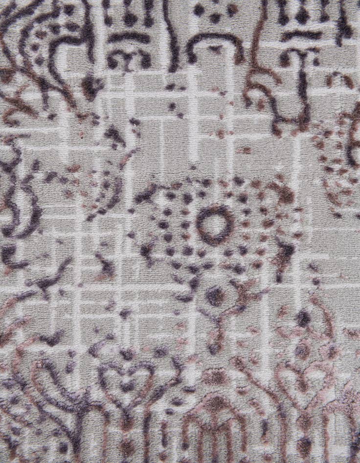 Detail image of  5' 2 x 7' 9 Vince Camuto Rug
