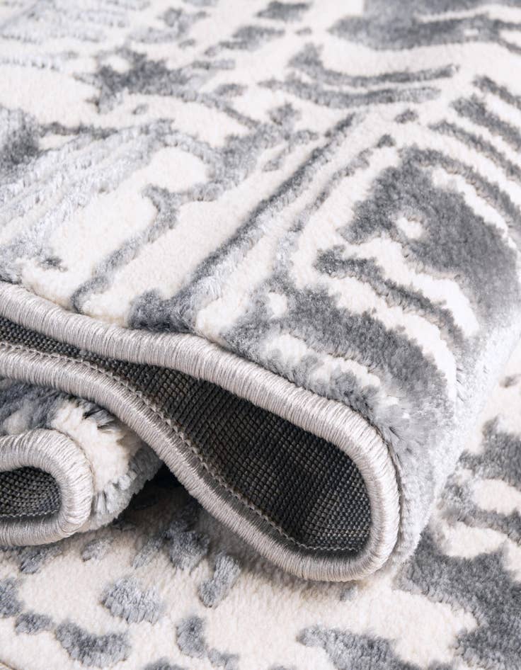 Detail image of  2' x 3' Vince Camuto Rug
