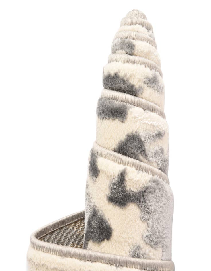 Detail image of  7' 10 x 10' Vince Camuto Rug