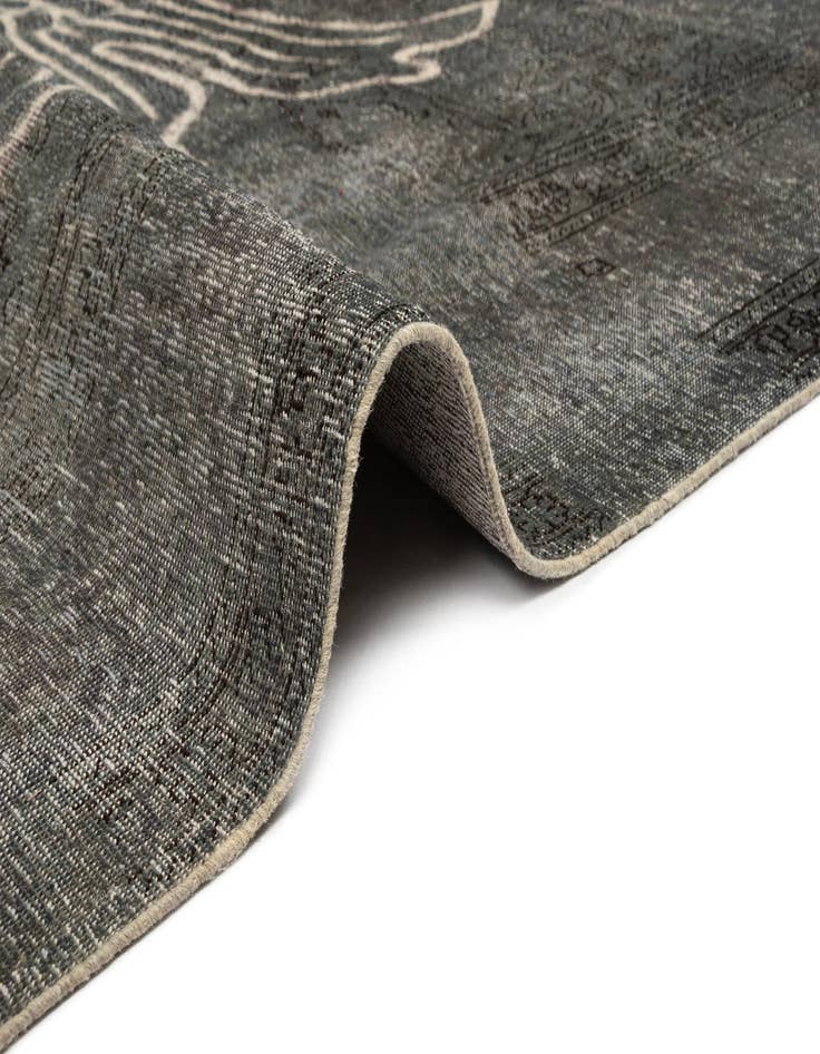 Detail image of  8' 3 x 10' 8 Vintage Royal Rug