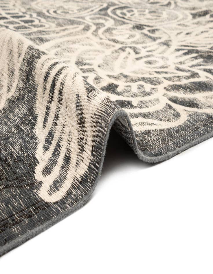 Detail image of  7' 7 x 10' 6 Vintage Royal Rug