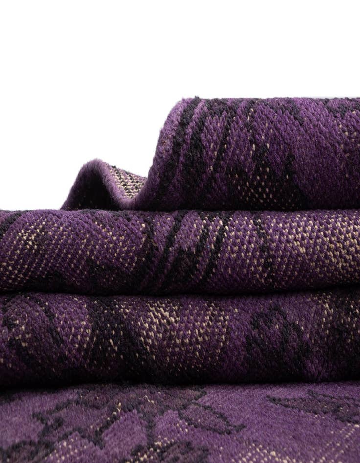 Detail image of  4' 11 x 8' Vintage Rug