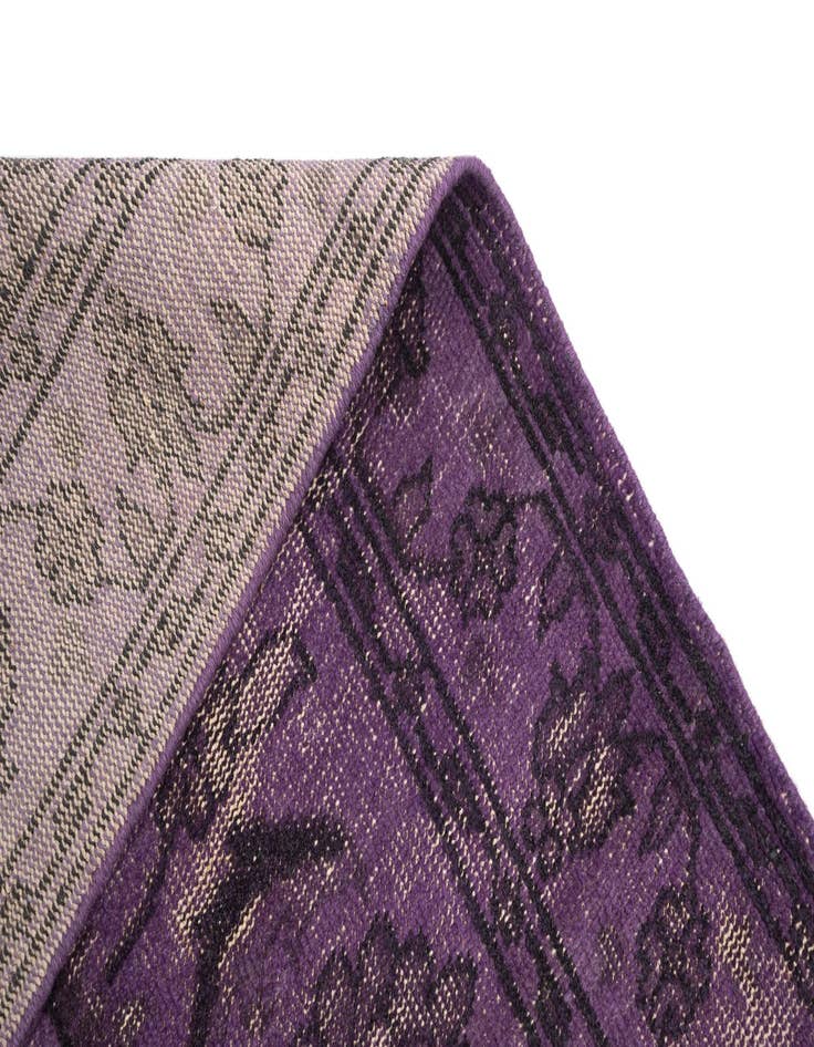 Detail image of  4' 11 x 8' Vintage Rug