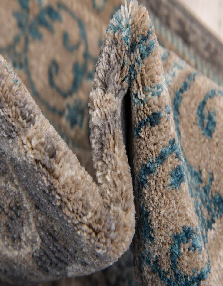 Detail image of  2' x 3' Viola Rug