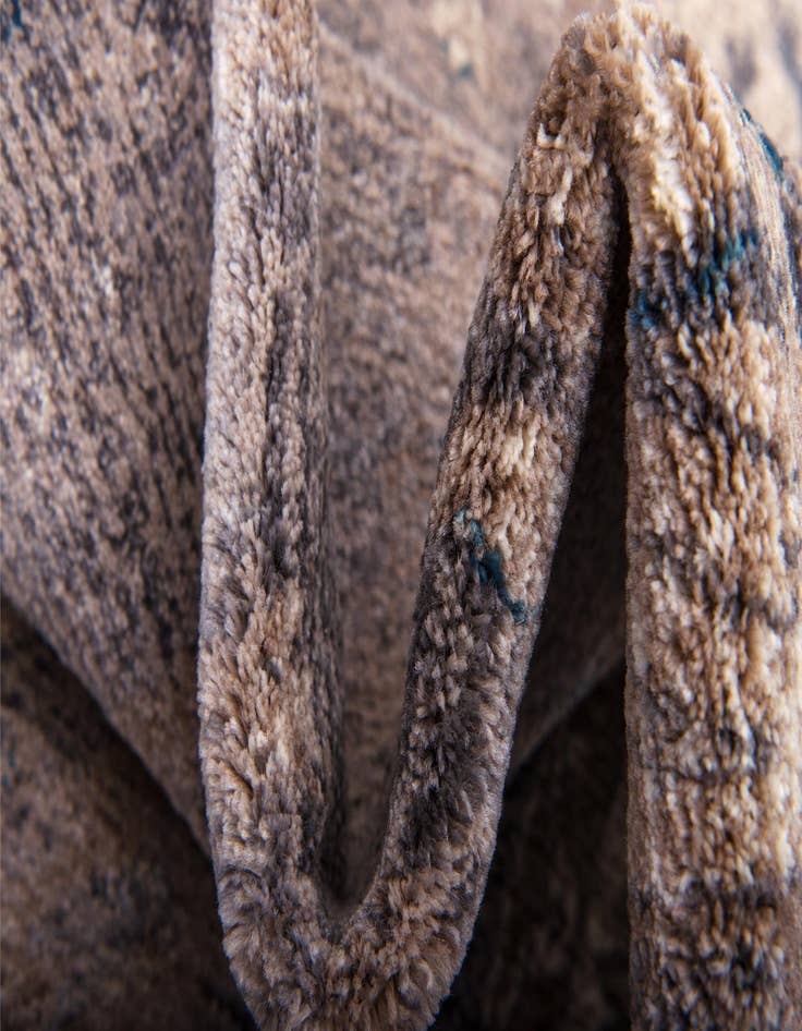 Detail image of  7' x 10' Viola Rug