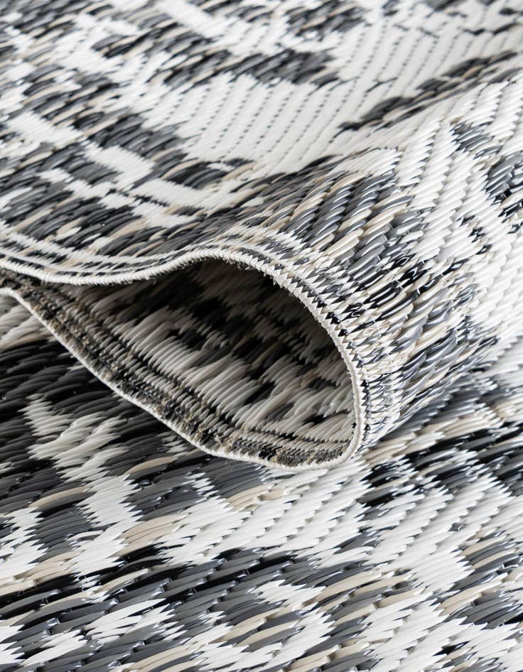 Detail image of  7' 10 x 10'  Washable Vista Breeze Indoor / Outdoor Rug