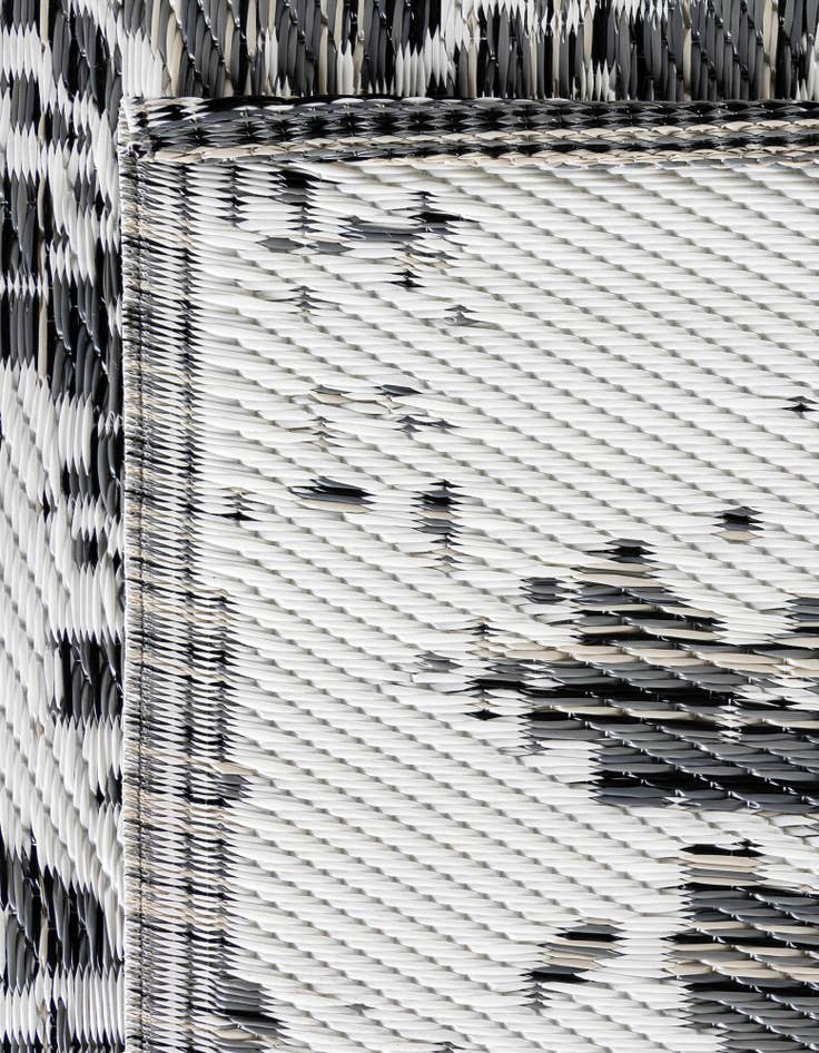 Detail image of  7' 10 x 10'  Washable Vista Breeze Indoor / Outdoor Rug