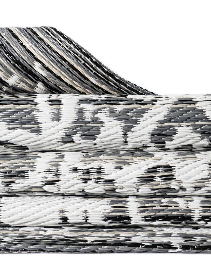 Detail image of  7' 10 x 10'  Washable Vista Breeze Indoor / Outdoor Rug