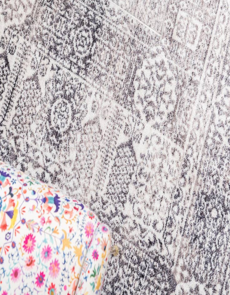 Detail image of  2' 2 x 3' Williamsburg Rug