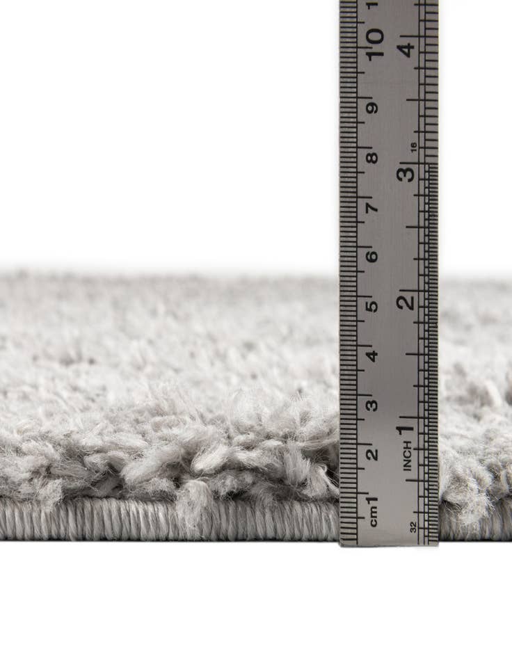 Detail image of  5' 3 x 7' 7 Zermatt Shag Rug