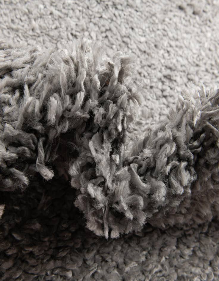 Detail image of  5' 3 x 7' 7 Zermatt Shag Rug