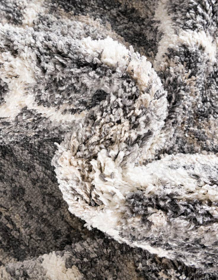 Detail image of  3' 3 x 3' 3 Athena Shag Round Rug