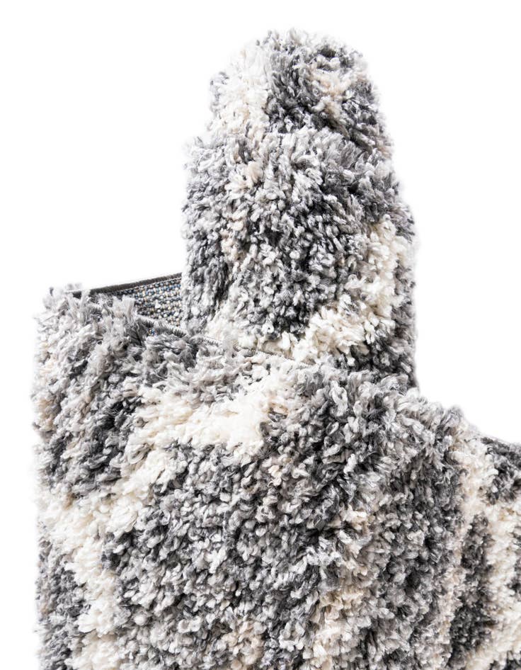 Detail image of  3' 3 x 3' 3 Athena Shag Round Rug