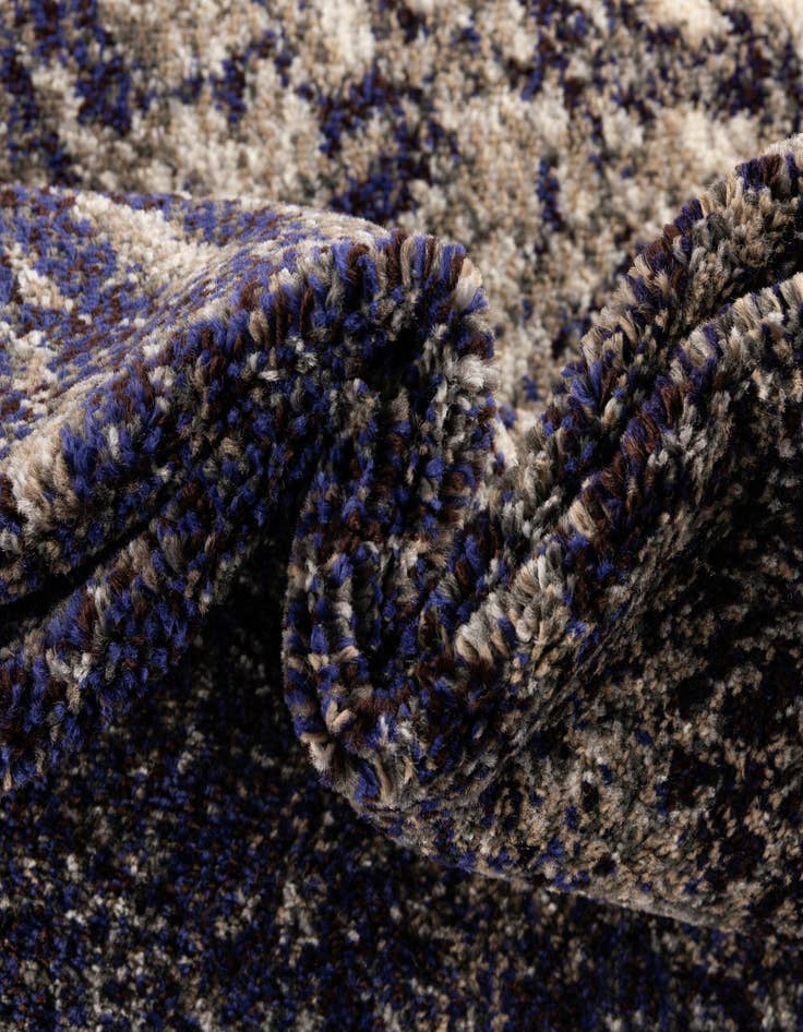 Detail image of  7' 10 x 7' 10  Washable Haerfest Round Rug