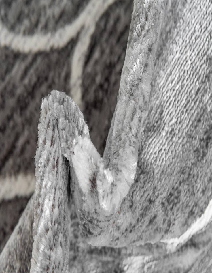 Detail image of  3' 3 x 3' 3 Lattice Trellis Round Rug