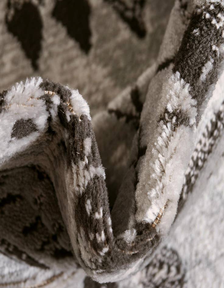 Detail image of  7' x 7' Leipzig Round Rug