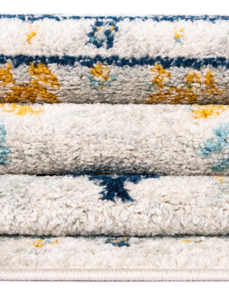 Detail image of  5' 3 x 5' 3 Madeline Vintage Round Rug