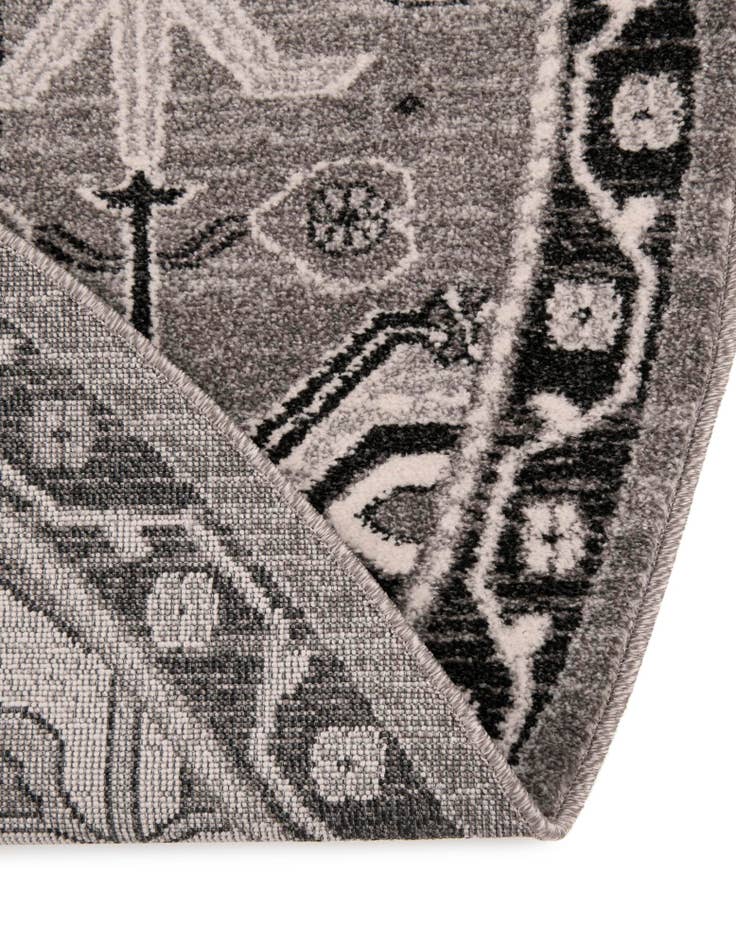 Detail image of  7' 10 x 7' 10 Miranda Round Rug