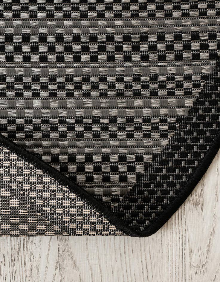 Detail image of  6' x 6'  Washable Border Indoor / Outdoor Round Rug