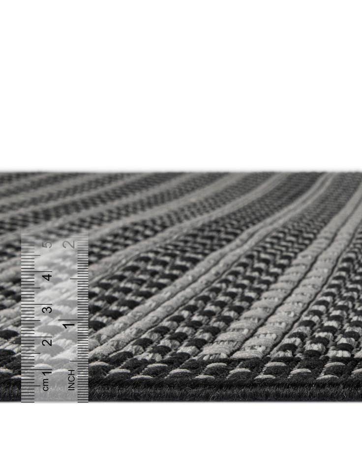 Detail image of  6' x 6'  Washable Border Indoor / Outdoor Round Rug