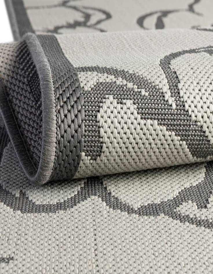 Detail image of  6' x 6'  Washable Botanical Indoor / Outdoor Round Rug