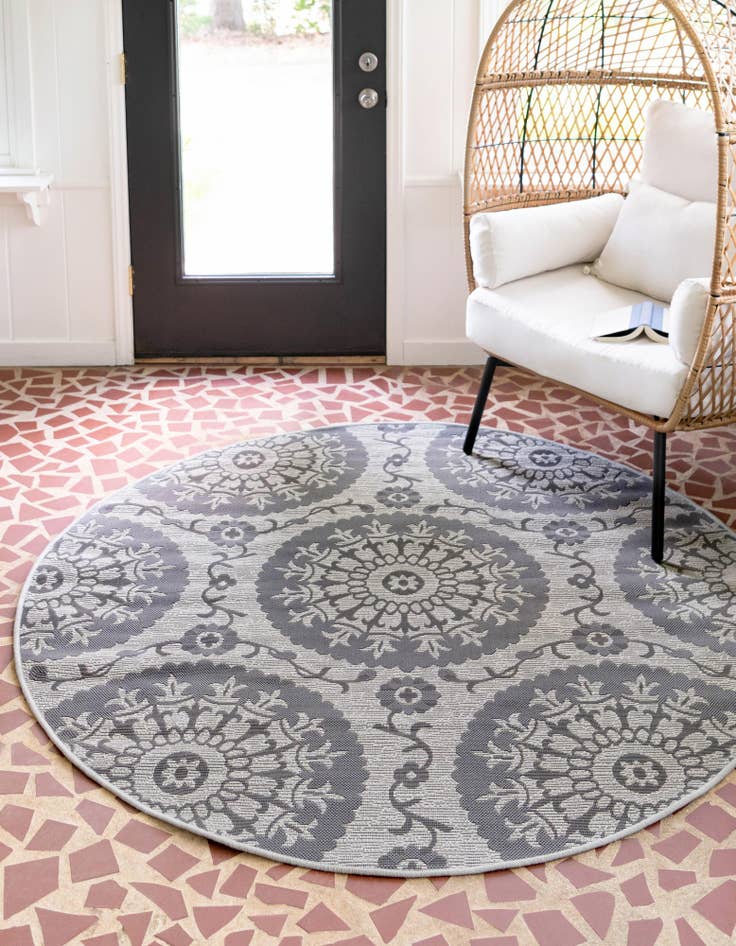 Detail image of  6' x 6'  Washable Botanical Indoor / Outdoor Round Rug