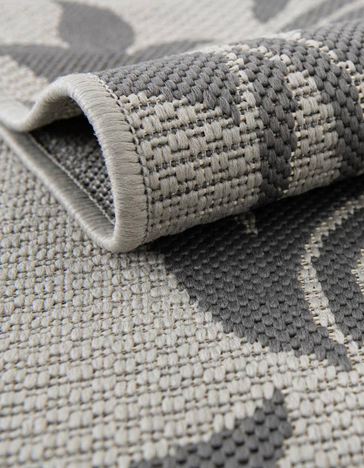 Detail image of  6' x 6'  Washable Botanical Indoor / Outdoor Round Rug