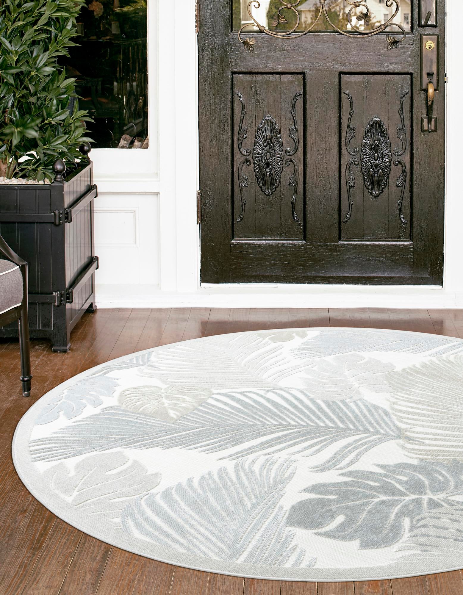 Gray 4' 5 x 4' 5 Botanical Indoor / Outdoor Round Rug | Rugs.com