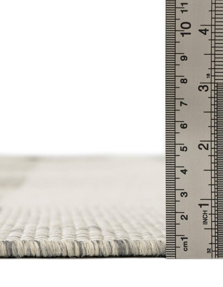 Detail image of  3' x 3'  Washable Checkered Indoor / Outdoor Round Rug