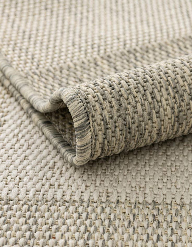 Detail image of  3' x 3'  Washable Checkered Indoor / Outdoor Round Rug