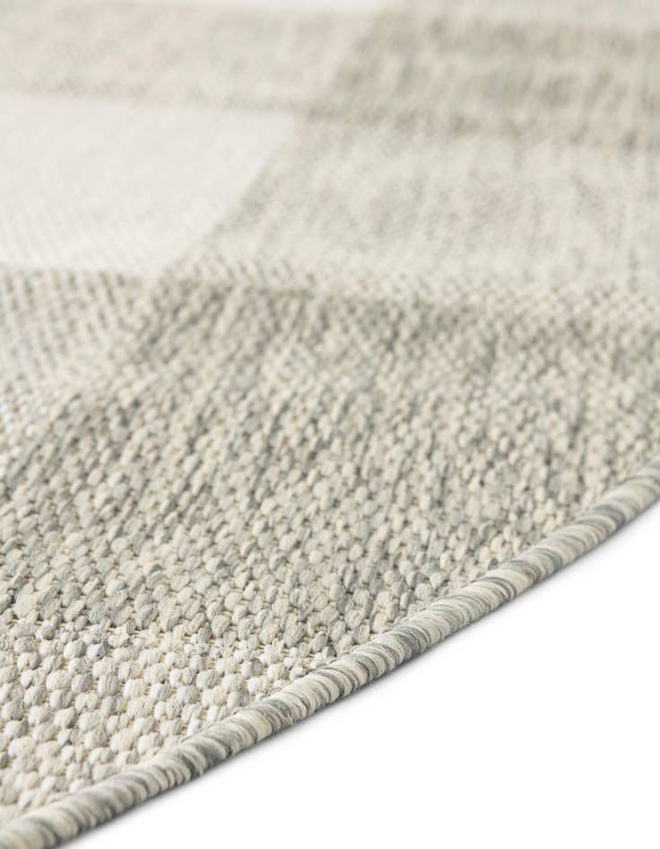 Detail image of  3' x 3'  Washable Checkered Indoor / Outdoor Round Rug