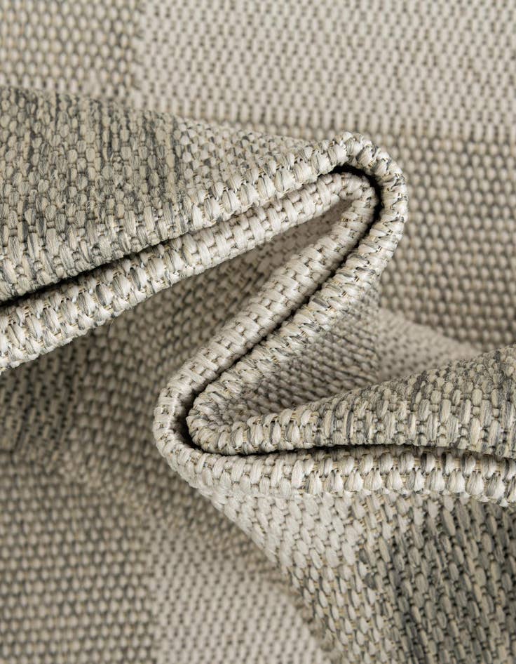 Detail image of  3' x 3'  Washable Checkered Indoor / Outdoor Round Rug