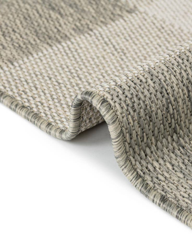 Detail image of  3' x 3'  Washable Checkered Indoor / Outdoor Round Rug