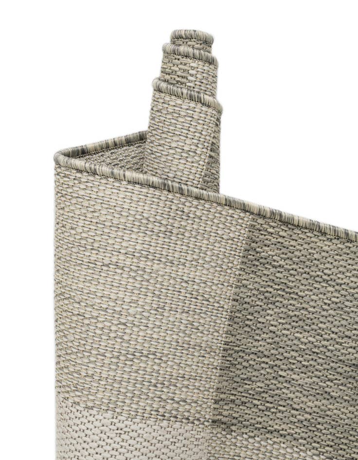 Detail image of  3' x 3'  Washable Checkered Indoor / Outdoor Round Rug